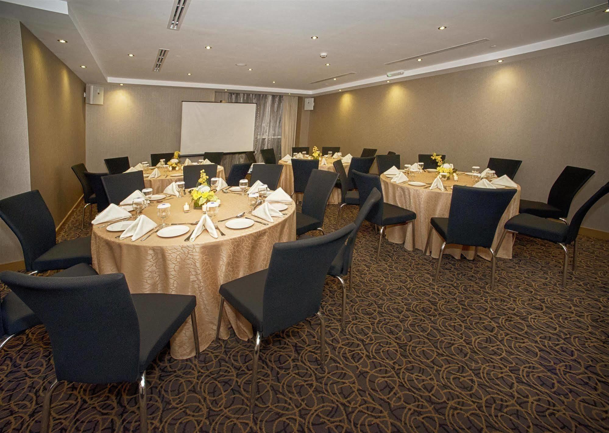 Tryp By Wyndham Abu Dhabi City Center Εξωτερικό φωτογραφία